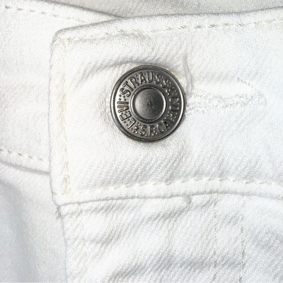 ✨ Levi’s White High Rise Cutoff Denim Shorts – Size W28 ✨ - Picture 4 of 10